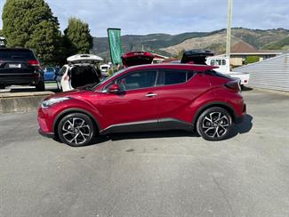 2017 Toyota C-HR - Thumbnail