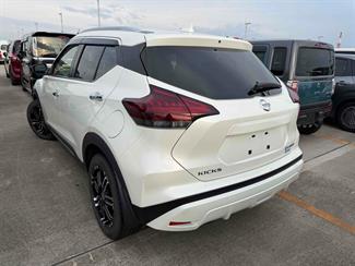 2021 Nissan Kicks - Thumbnail