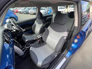 2005 Mini Cooper - Thumbnail