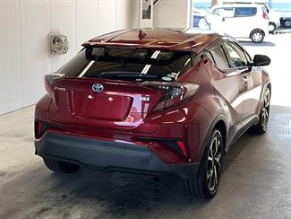 2017 Toyota C-HR - Thumbnail
