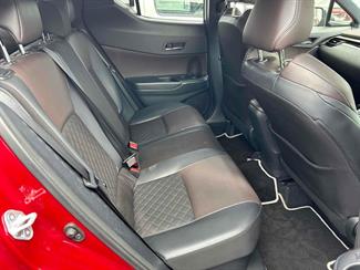 2017 Toyota C-HR - Thumbnail