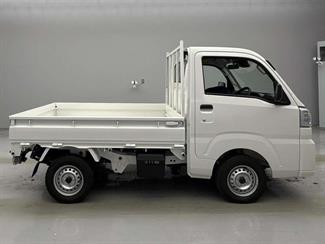 2025 Daihatsu HiJet - Thumbnail