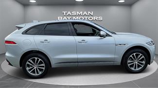 2017 Jaguar F-PACE - Thumbnail