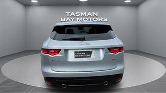 2017 Jaguar F-PACE - Thumbnail
