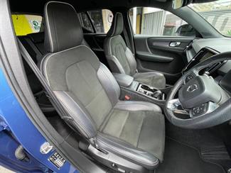 2020 Volvo XC40 - Thumbnail