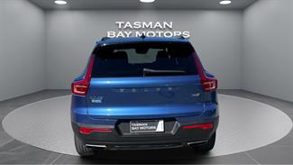 2020 Volvo XC40 - Thumbnail