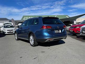 2015 Volkswagen Golf - Thumbnail