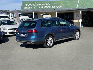 2015 Volkswagen Golf - Thumbnail