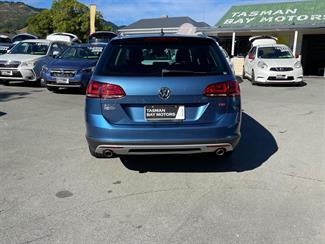 2015 Volkswagen Golf - Thumbnail