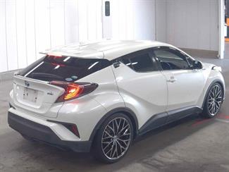 2017 Toyota C-HR - Thumbnail