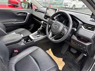 2020 Toyota RAV4 - Thumbnail