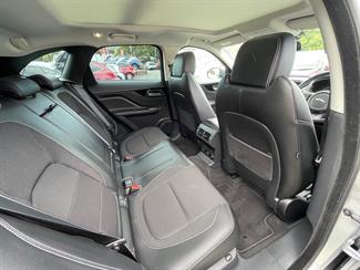 2017 Jaguar F-PACE - Thumbnail