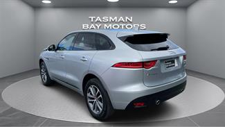 2017 Jaguar F-PACE - Thumbnail