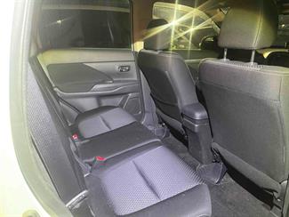 2015 Mitsubishi Outlander - Thumbnail