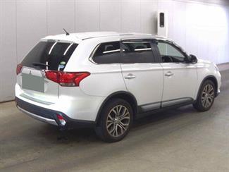 2015 Mitsubishi Outlander - Thumbnail