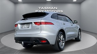 2017 Jaguar F-PACE - Thumbnail
