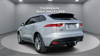2017 Jaguar F-PACE - Thumbnail