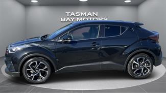2017 Toyota C-HR - Thumbnail