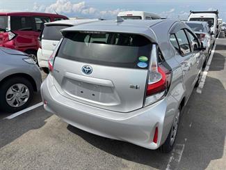 2017 Toyota Aqua - Thumbnail