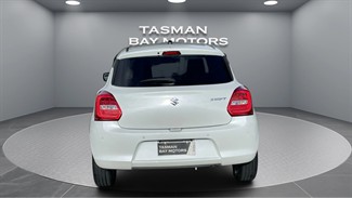 2021 Suzuki Swift - Thumbnail