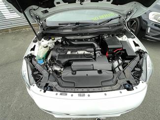 2013 Volvo V40 - Thumbnail