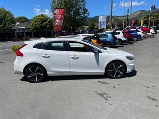 2013 Volvo V40 - Thumbnail