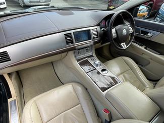 2009 Jaguar XF - Thumbnail