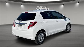 2015 Toyota Vitz - Thumbnail