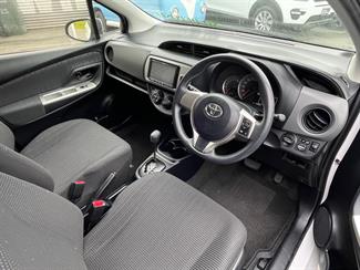 2015 Toyota Vitz - Thumbnail