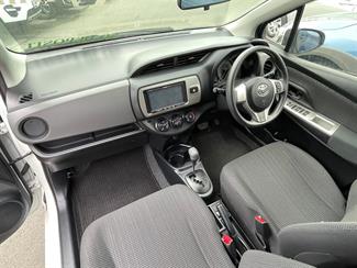 2015 Toyota Vitz - Thumbnail