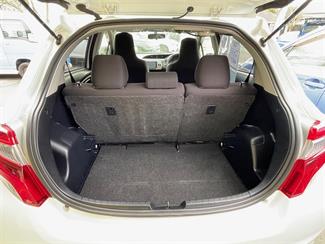 2015 Toyota Vitz - Thumbnail