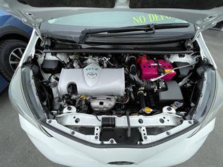 2015 Toyota Vitz - Thumbnail