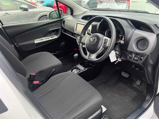 2015 Toyota Vitz - Thumbnail