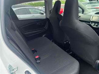 2015 Toyota Vitz - Thumbnail