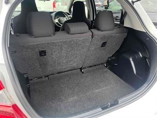 2015 Toyota Vitz - Thumbnail