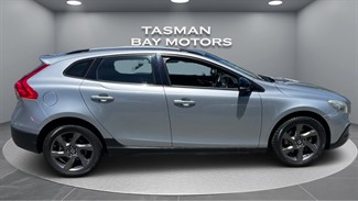 2014 Volvo V40 - Thumbnail