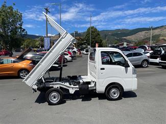 2025 Daihatsu HiJet - Thumbnail