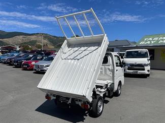 2025 Daihatsu HiJet - Thumbnail