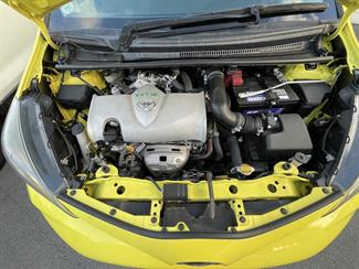 2014 Toyota Vitz - Thumbnail