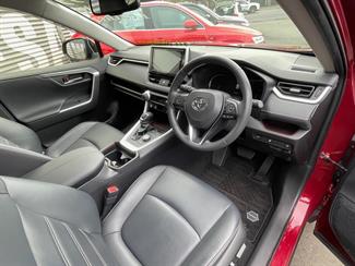 2020 Toyota RAV4 - Thumbnail