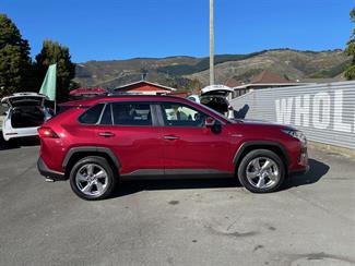 2020 Toyota RAV4 - Thumbnail