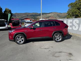 2020 Toyota RAV4 - Thumbnail