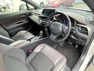 2017 Toyota C-HR - Thumbnail