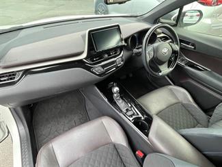 2017 Toyota C-HR - Thumbnail