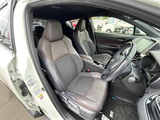 2017 Toyota C-HR - Thumbnail