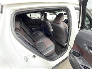 2017 Toyota C-HR - Thumbnail