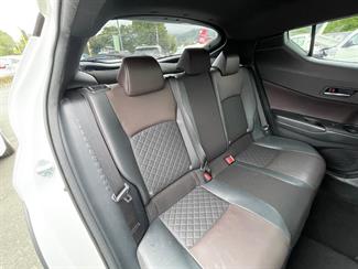 2017 Toyota C-HR - Thumbnail