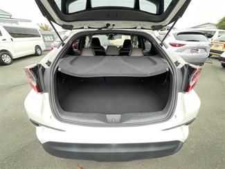 2017 Toyota C-HR - Thumbnail