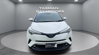 2017 Toyota C-HR - Thumbnail