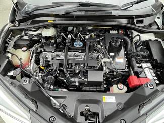 2017 Toyota C-HR - Thumbnail